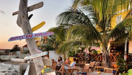 The Romantic Tourist - Curaçao