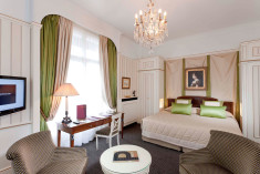 JUNIOR SUITE "AVENUE" at Hotel Napoleon