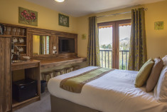 Hillside Retreat - Unique Accommodation at Gulliver's Kingdom - Matlock, Bath