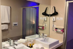 Honeymoon Suite with Jacuzzi King at Corso Boutique Hotel