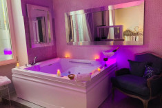 Honeymoon Suite with Jacuzzi King at Corso Boutique Hotel