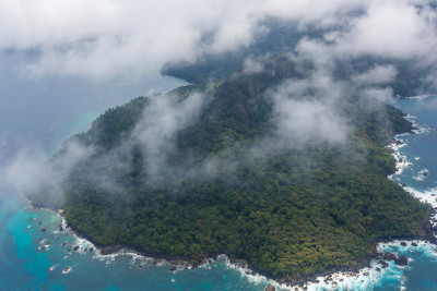 Domestic flight to Príncipe Island