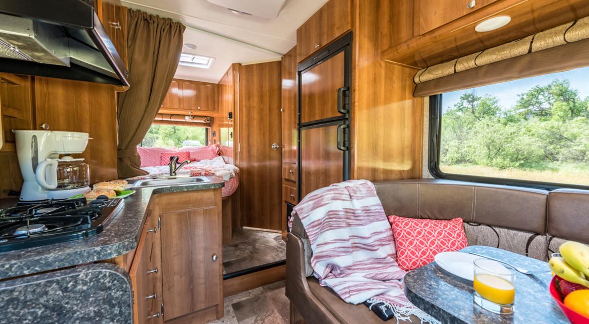 Class C RV for Rent 4 Berth Motorhome Road Bear RV Rental