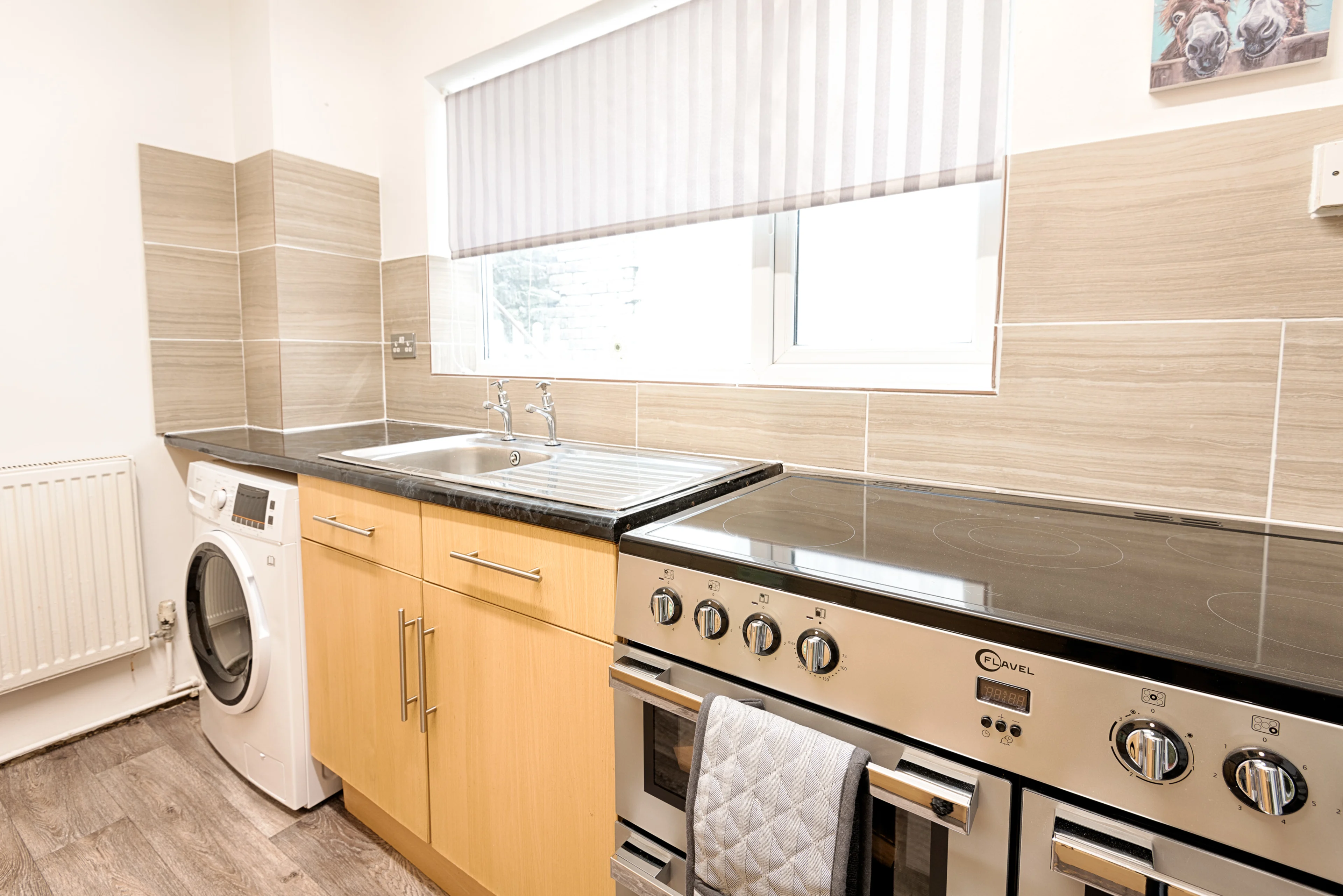 Fantastic Location in the Heart of Swansea - Image 14
