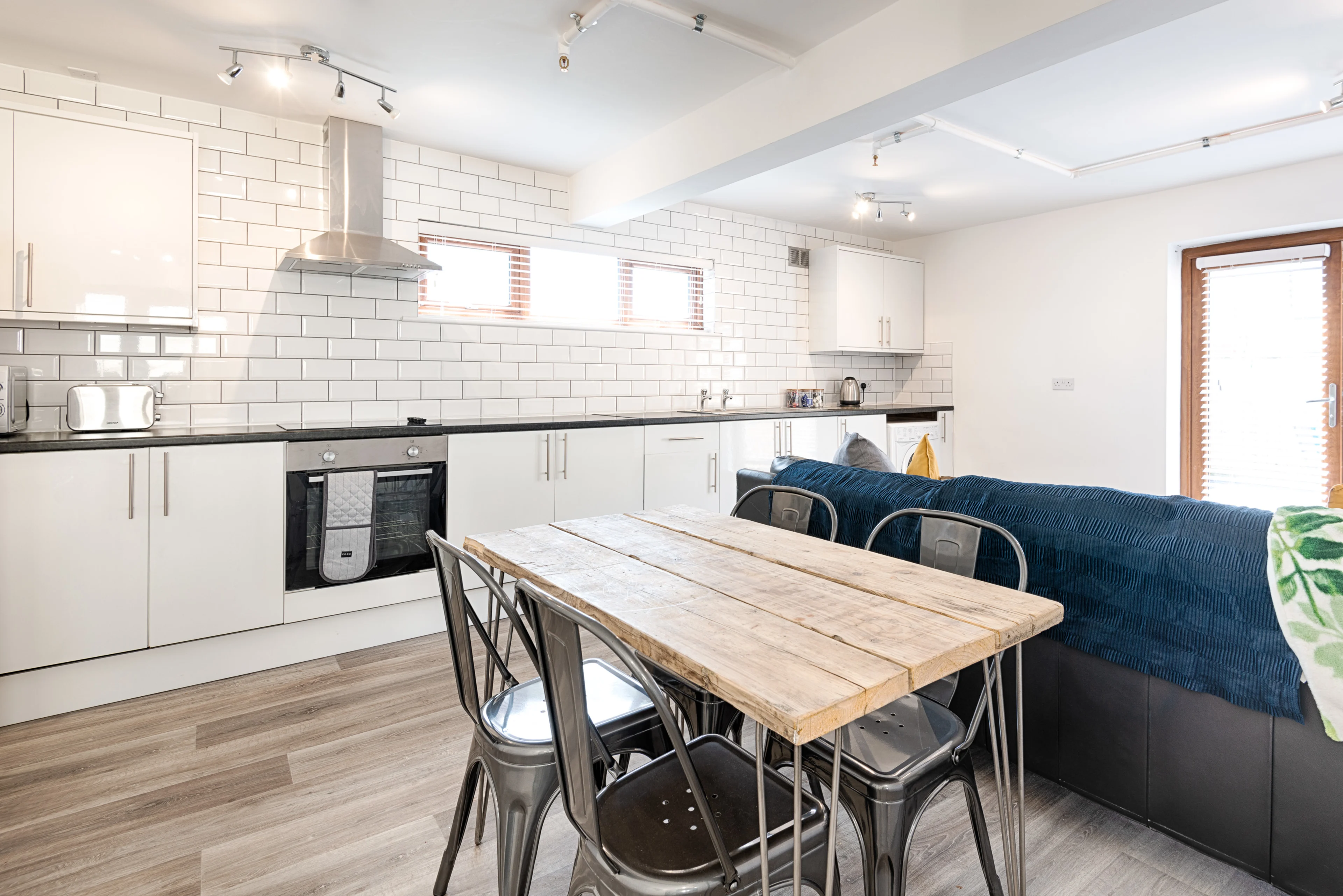 The Nook, Close to Swansea City Centre - Image 39