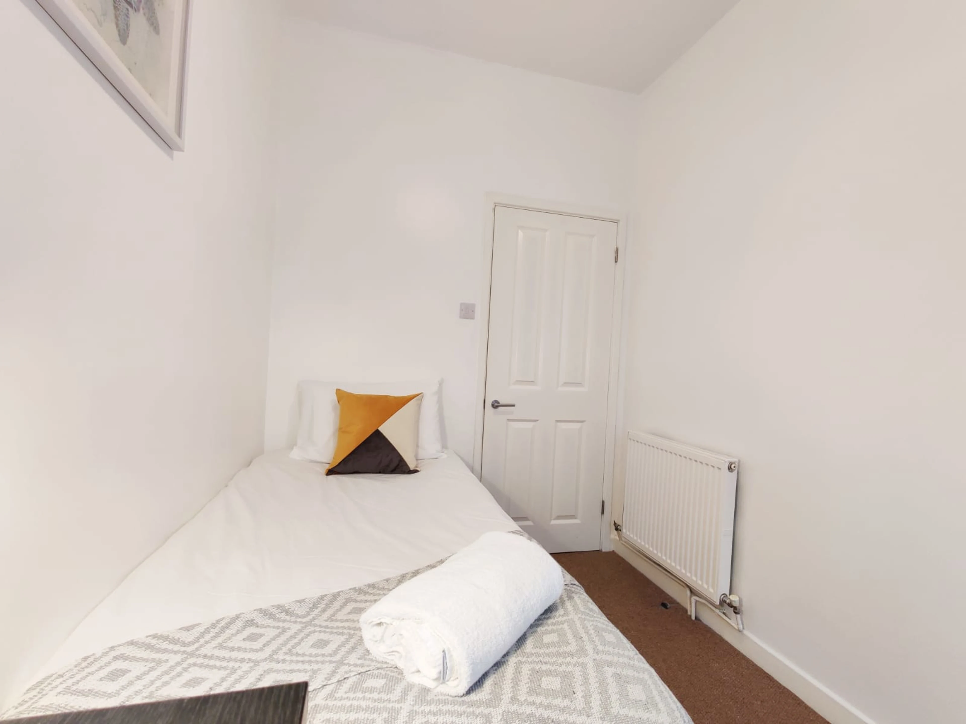 Perfect Location with parking -Jersey Lodge - Image 3