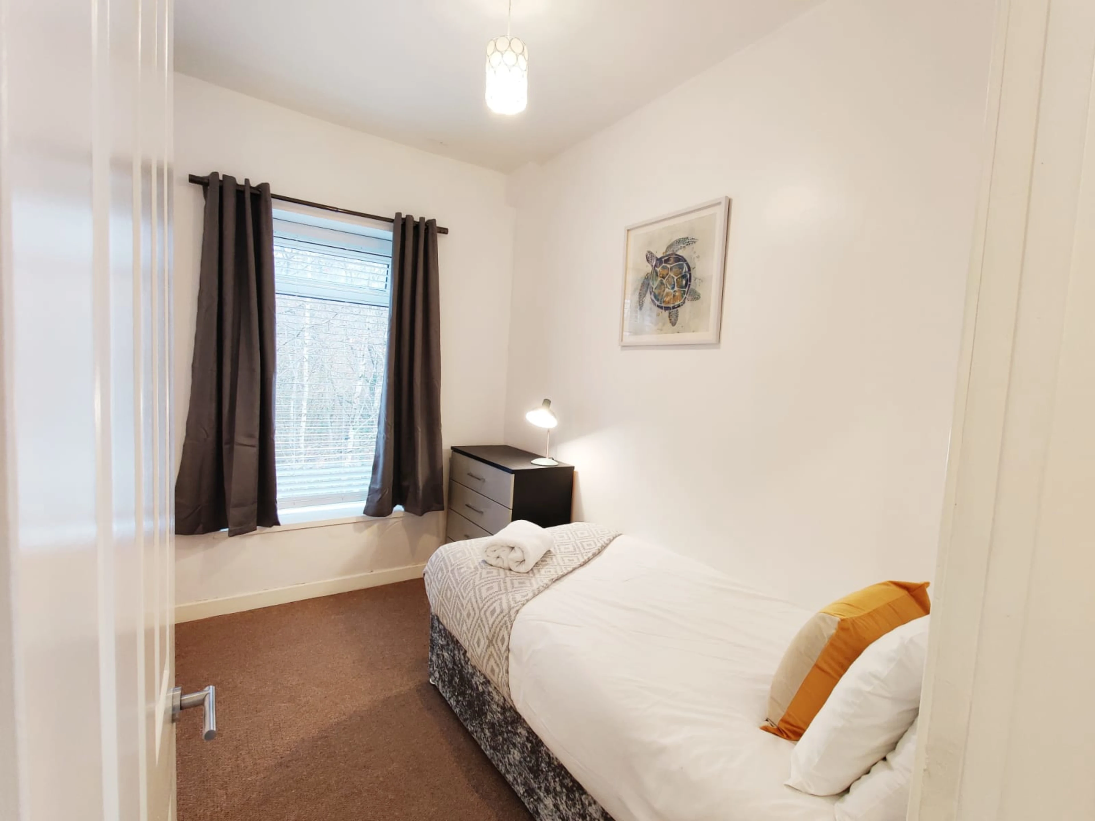 Perfect Location with parking -Jersey Lodge - Image 9