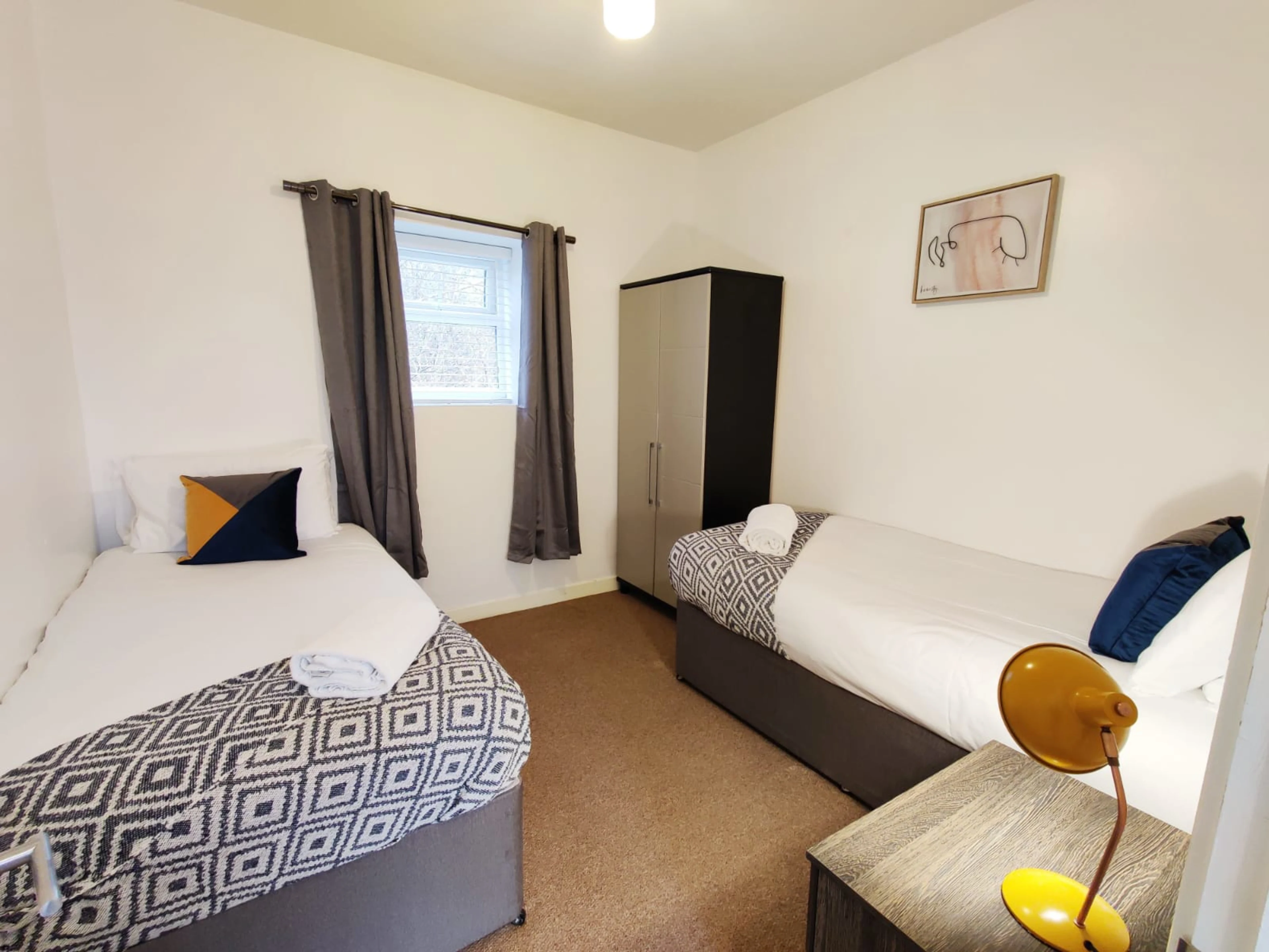 Perfect Location with parking -Jersey Lodge - Image 8