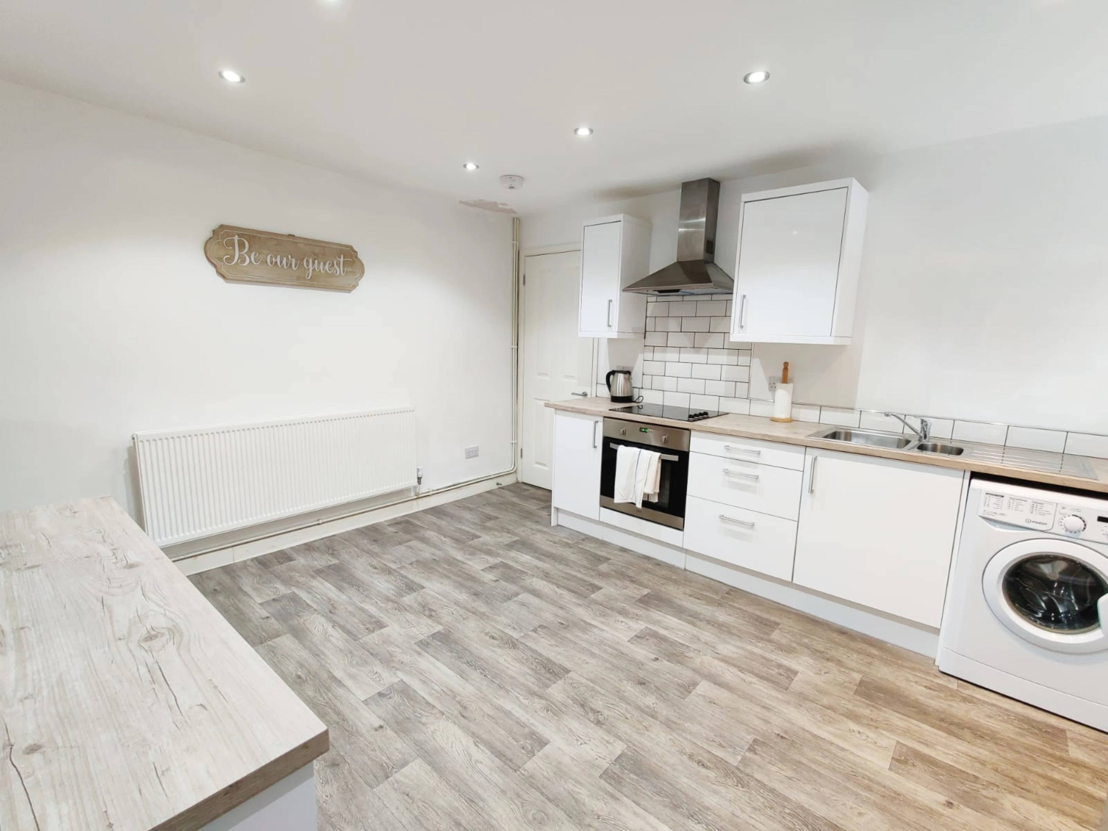 Perfect Location with parking -Jersey Lodge - Image 6