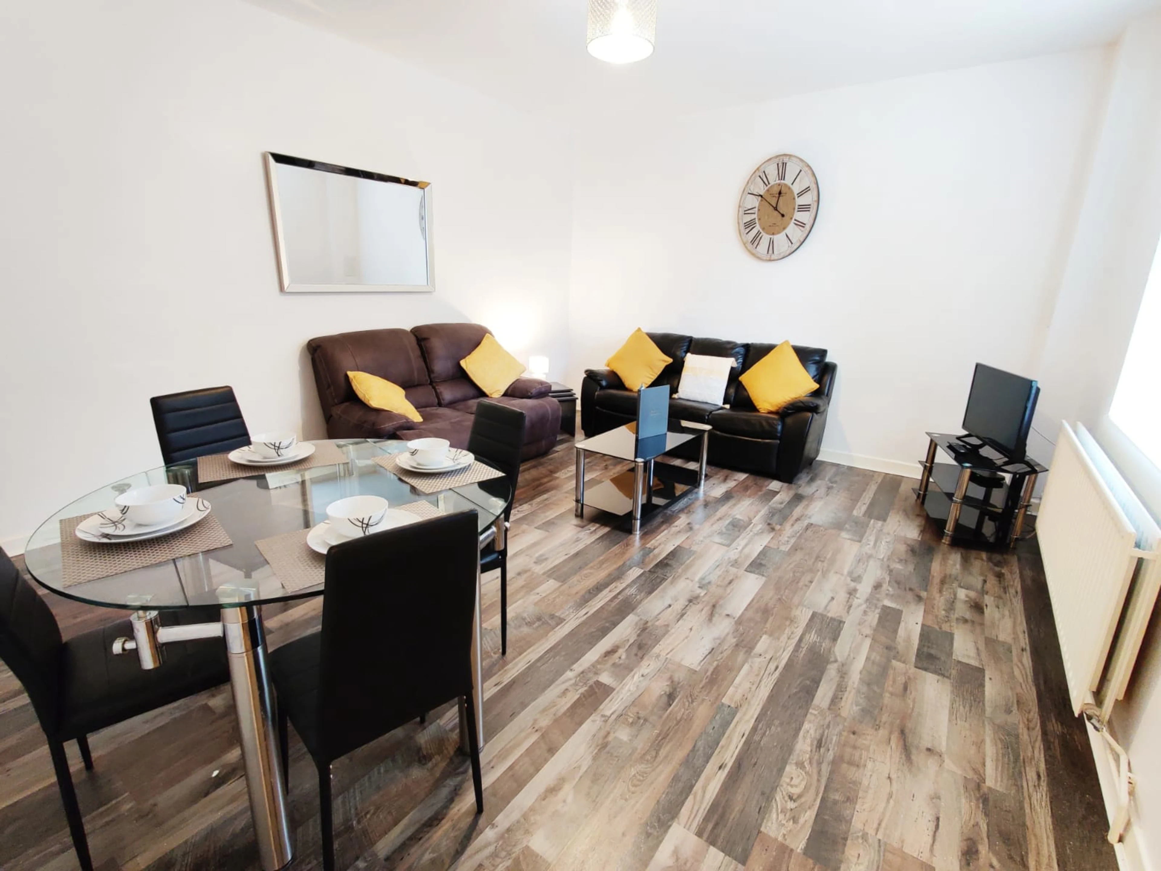 Perfect Location with parking -Jersey Lodge - Image 10