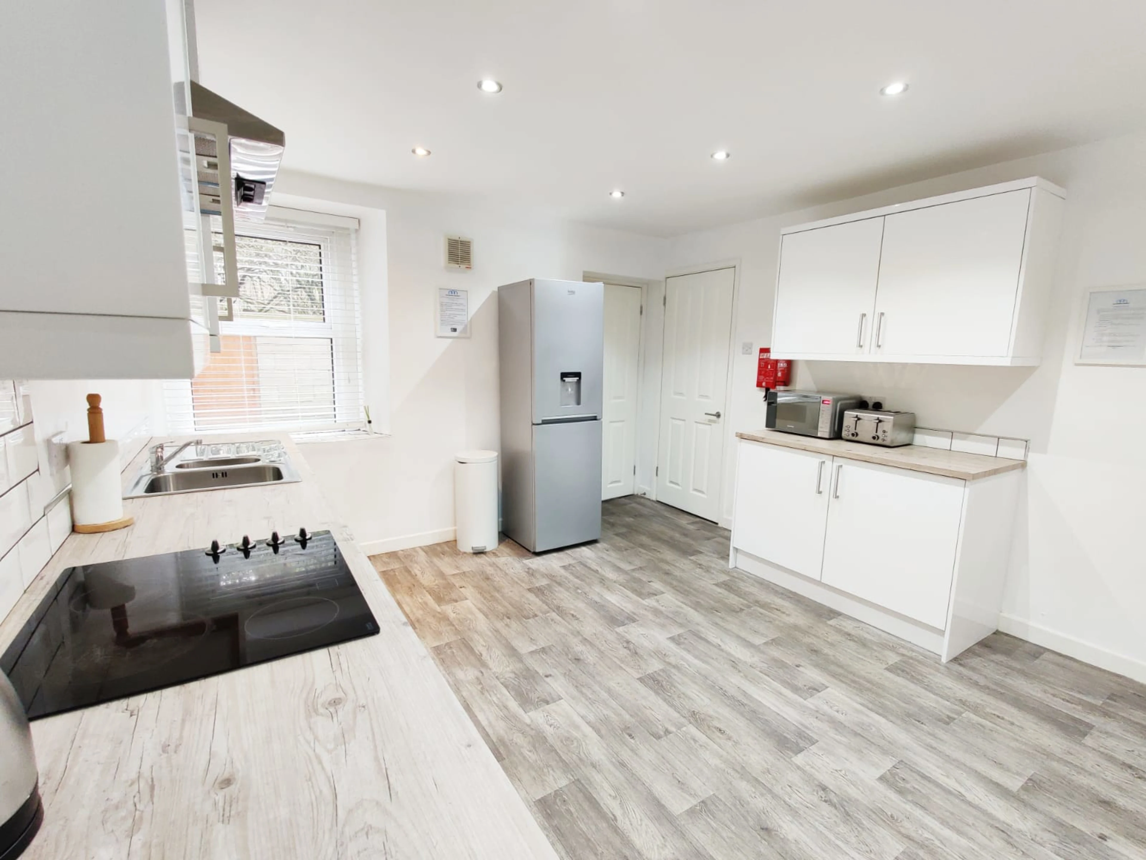 Perfect Location with parking -Jersey Lodge - Image 15