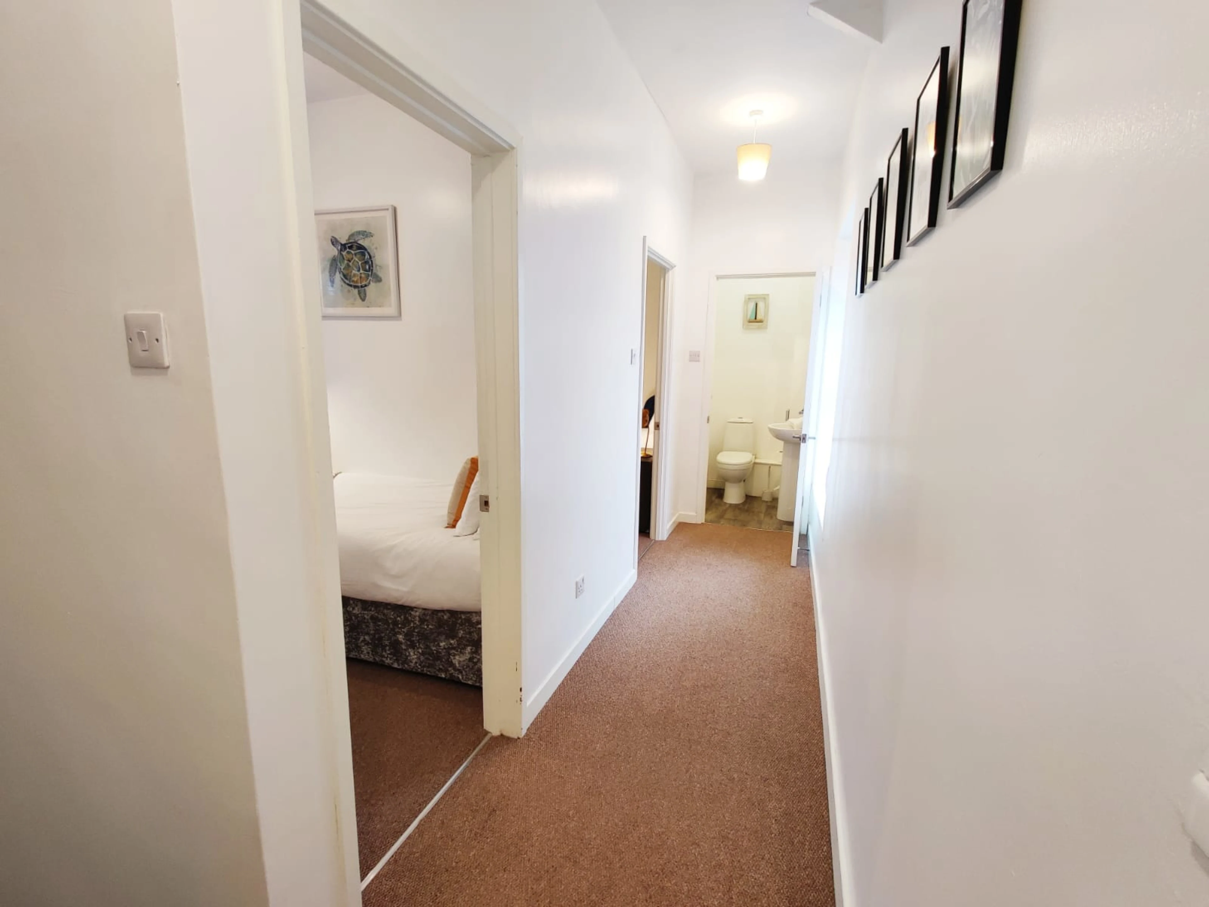 Perfect Location with parking -Jersey Lodge - Image 13