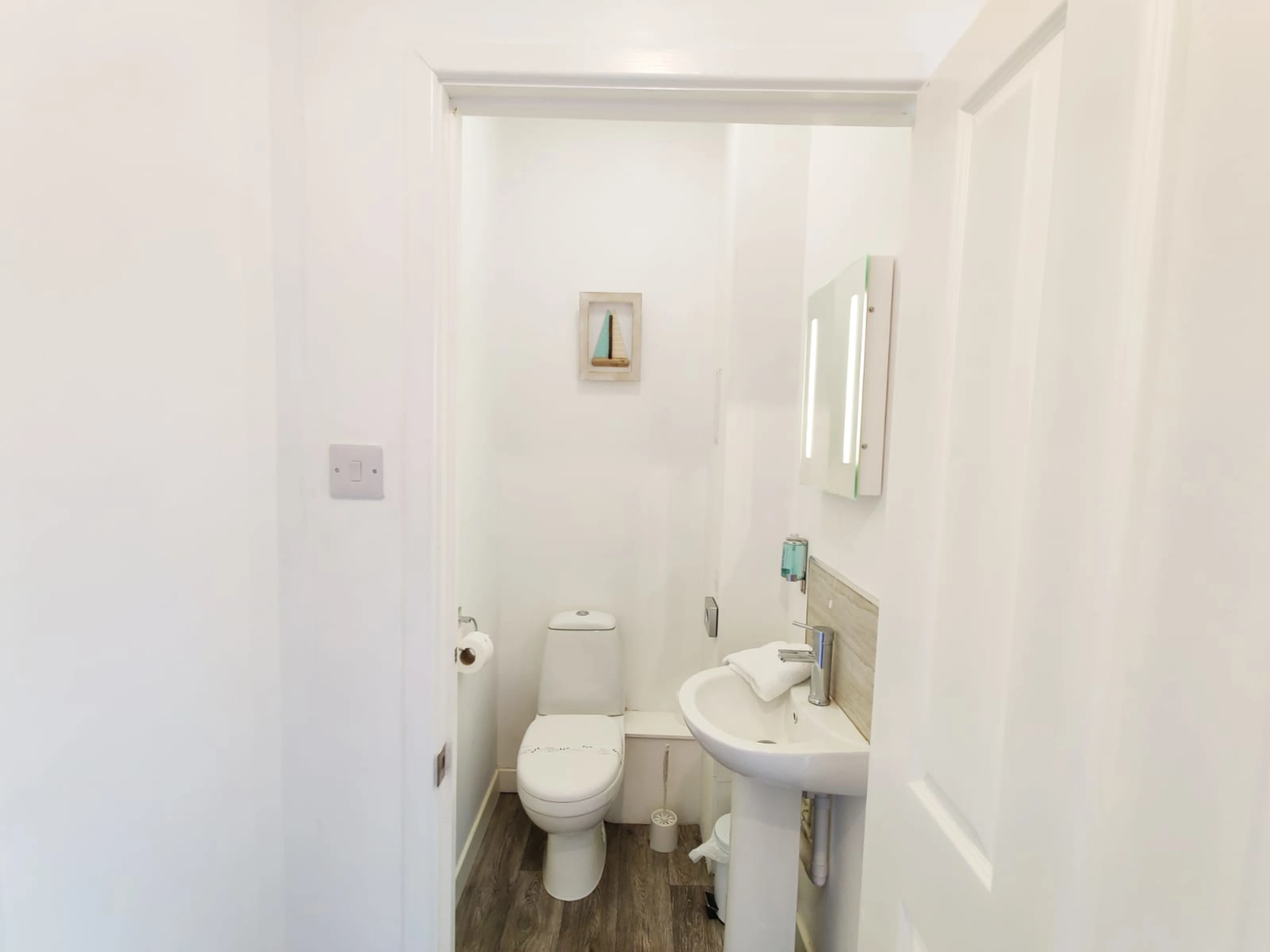 Perfect Location with parking -Jersey Lodge - Image 17