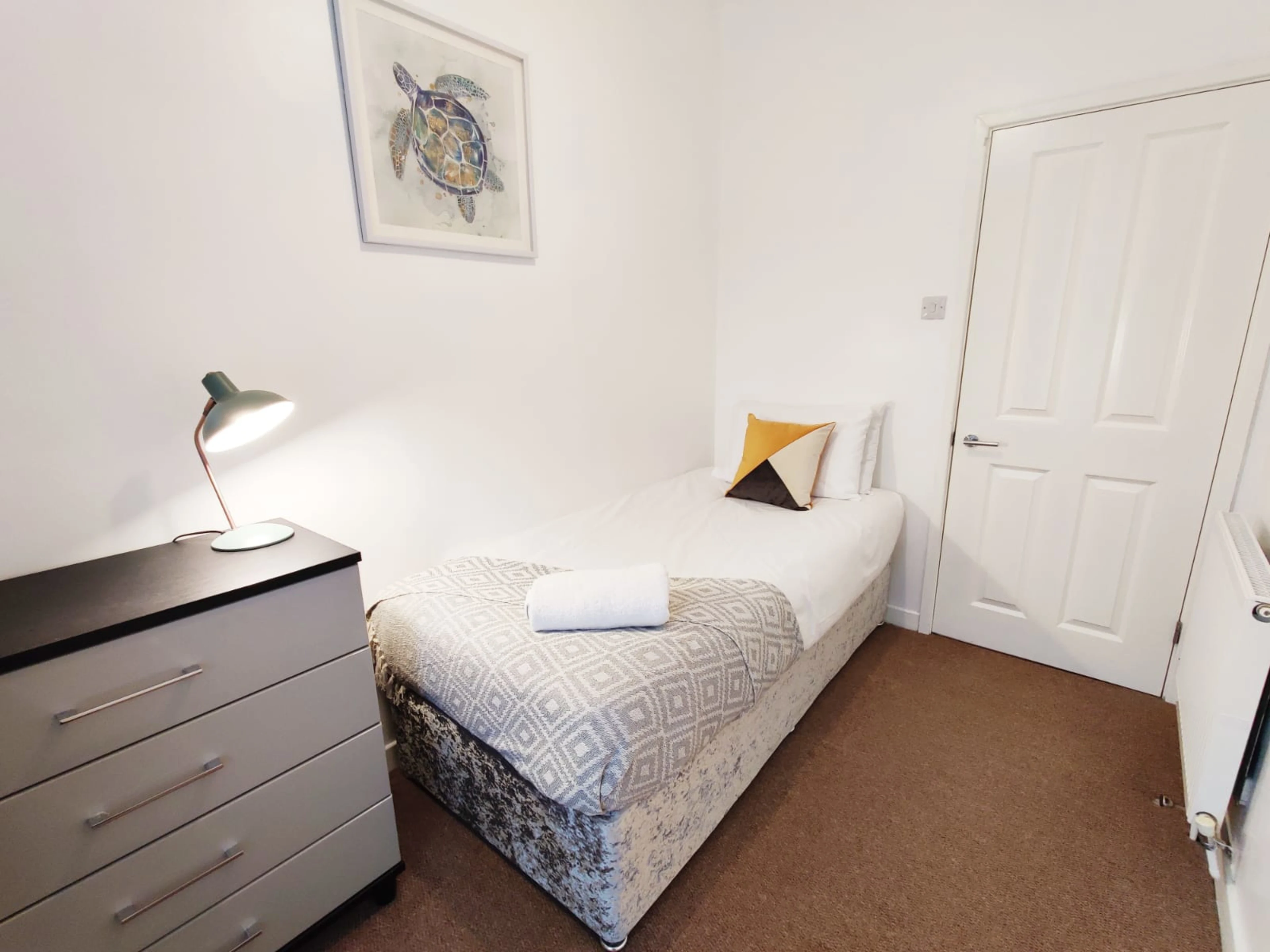 Perfect Location with parking -Jersey Lodge - Image 14