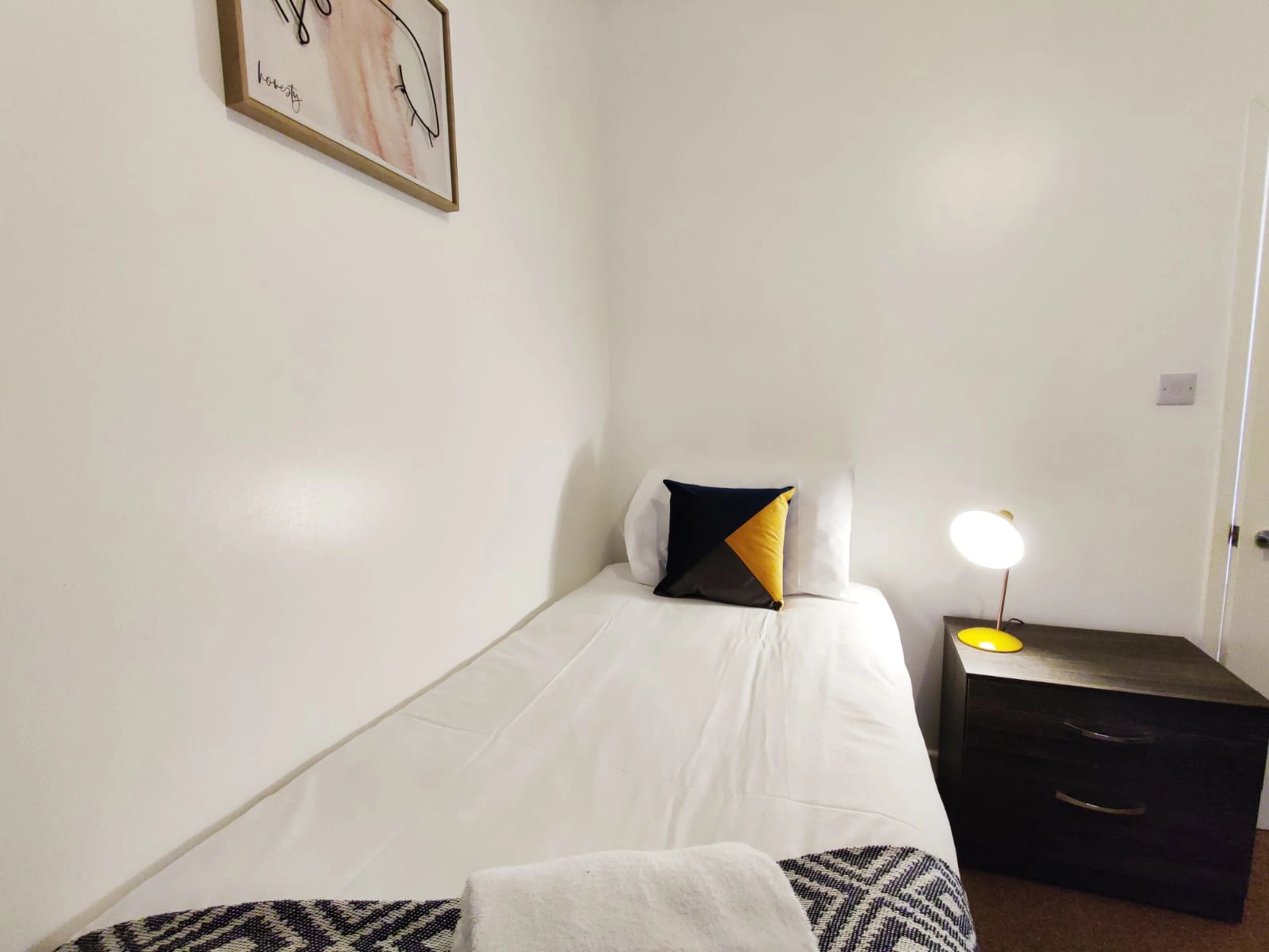 Perfect Location with parking -Jersey Lodge - Image 16