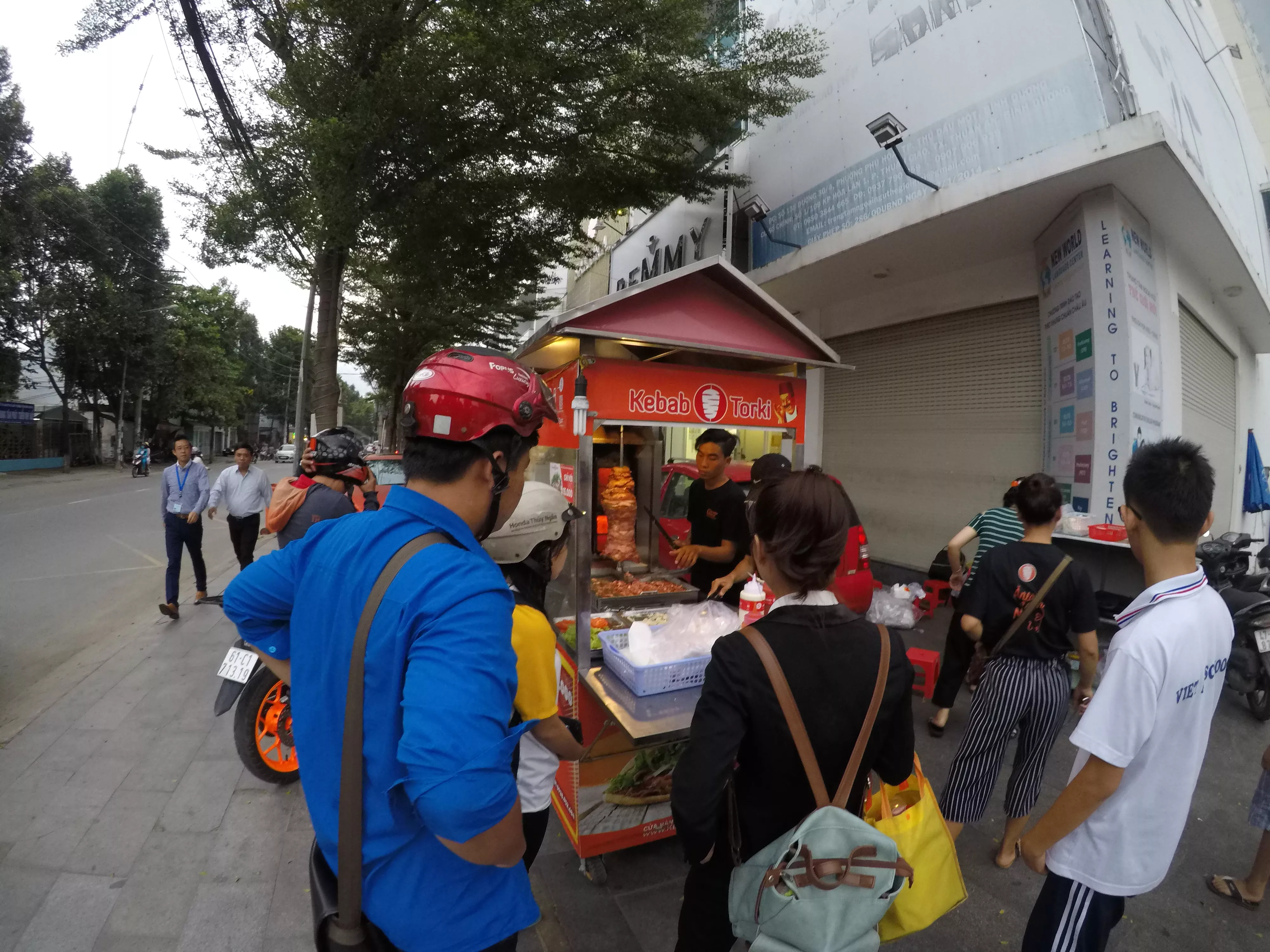 Tôi đã giàu lên nhờ xe đẩy bánh mì Kebab Torki