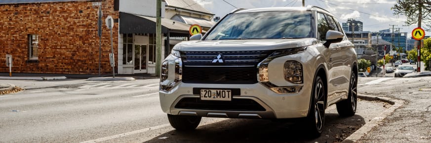 Review: 2022 Mitsubishi Outlander Plug-In Hybrid EV featured image