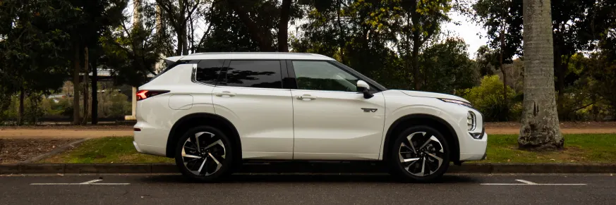 5 Things We Love About the All-New Mitsubishi Outlander Plug-In Hybrid EV featured image