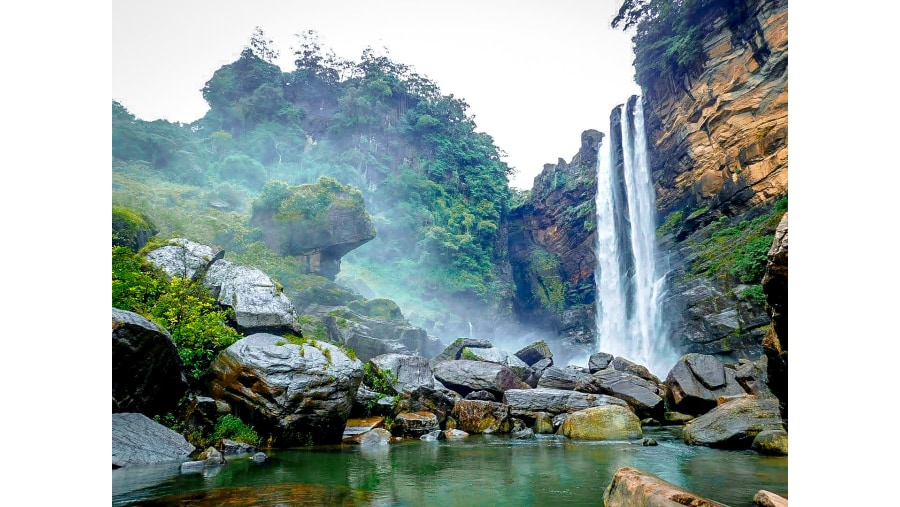 Visit the magnificent Laxapana Falls