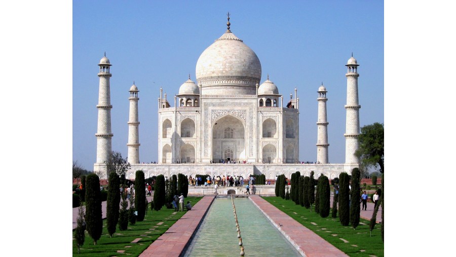 Explore the beauty of the Taj Mahal