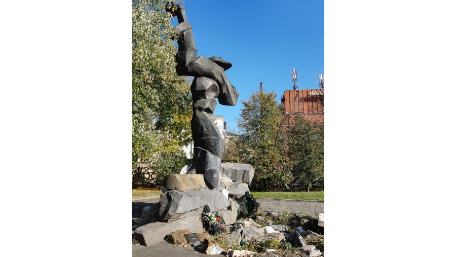 The statue at the Jewish Holocaust Memorial Site