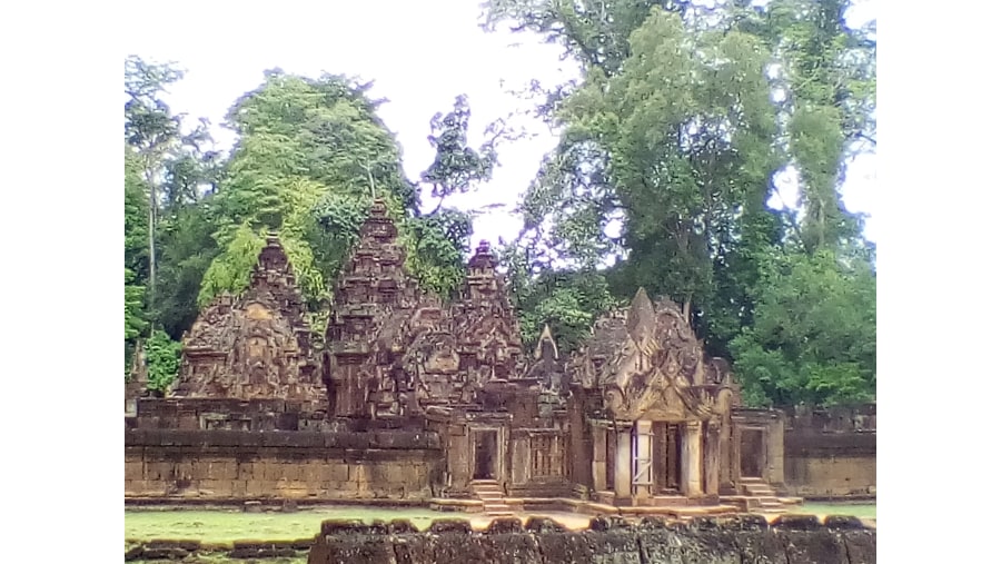 Explore around the surroundings of Banteay Srei Temple