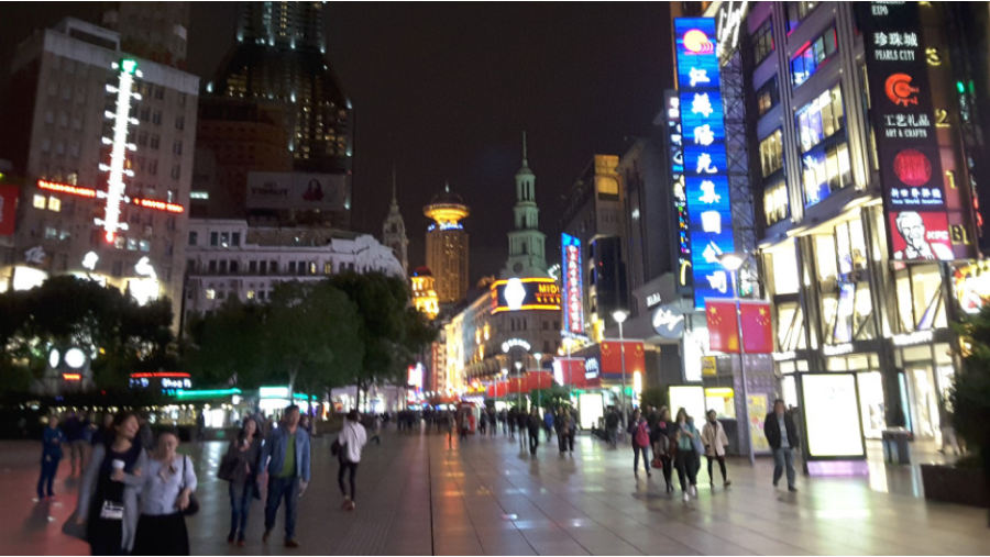 Stroll through Nanjing Pedestrian Street