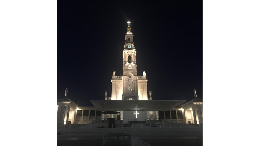 Saint Francisco Marto, Saint Jacinta Marto and sister Lucia in Fátima