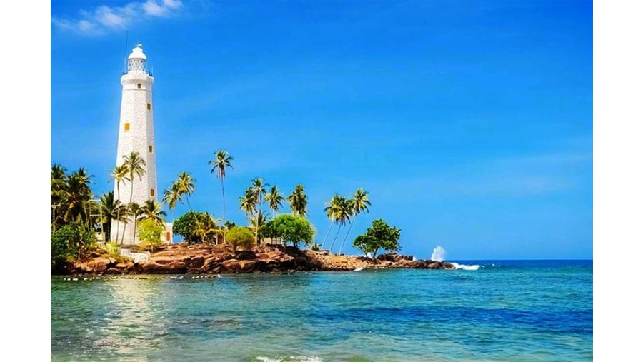 Galle lighthouse and Indian Ocean