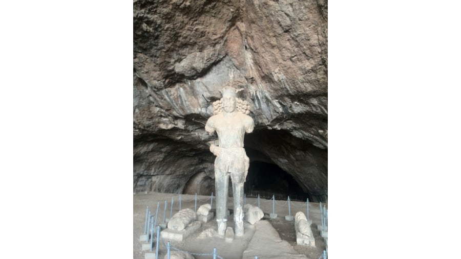 Shah-Poor Cave