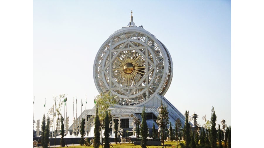 See the Largest Enclosed Ferris Wheel of the World