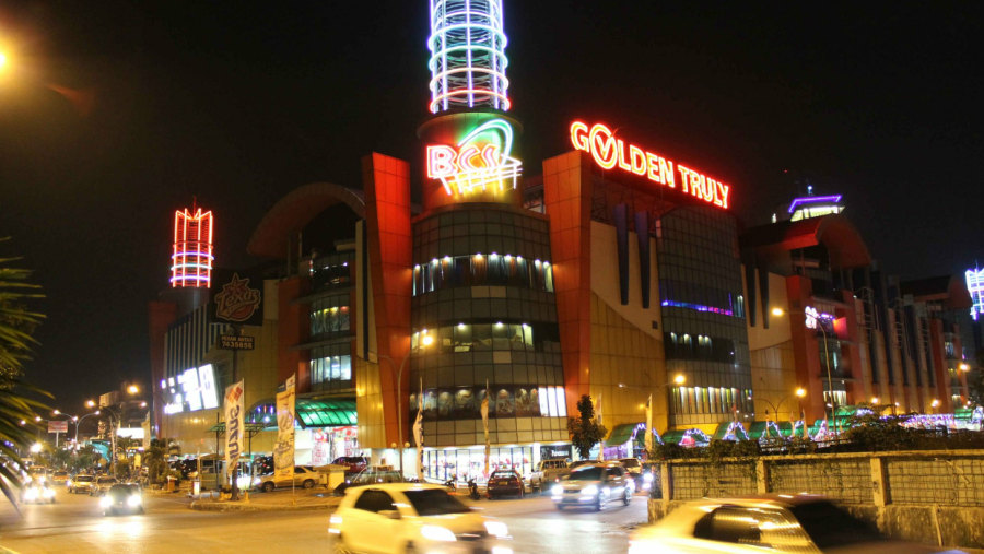 Visit the Batam City Square Mall in Indonesia