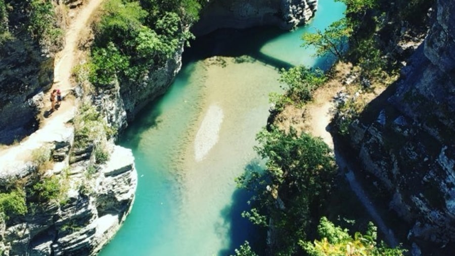 Overview of a cliff