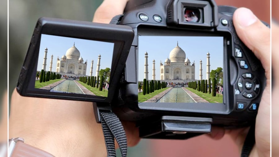 Take photos of the Taj Mahal