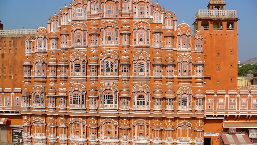 See the splendor of Hawa Mahal