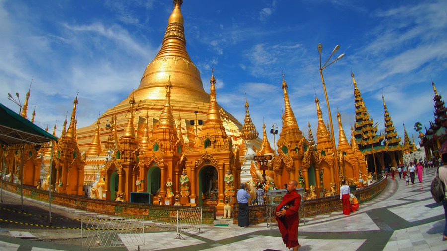 Visit the Shwedagon Pagoda