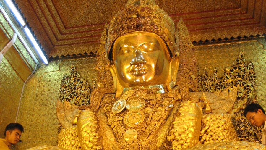 Witness the Great Mahamuni Buddha Image