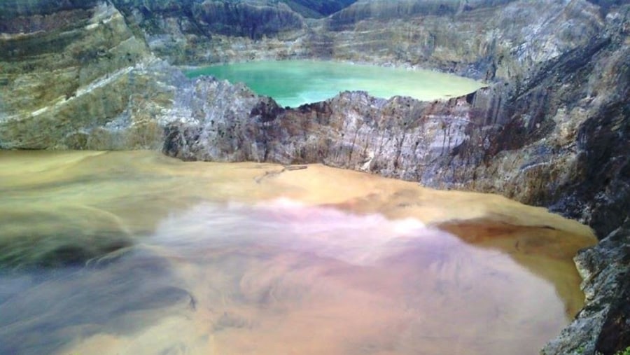 Kelimutu Lakes: Tiwu Nuwa Muri Ko'o Fai and Tiwu Ata Polo when it changes color