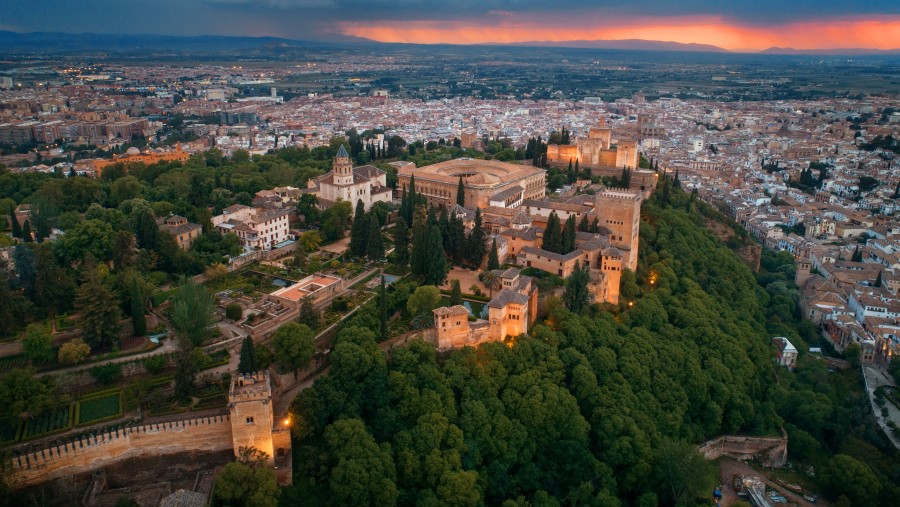 Visit Alhambra De Granada