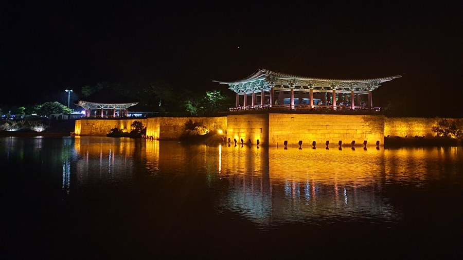 Admire the view of Donggung Palace and Wolji Pond