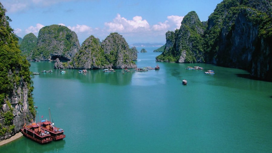 Ha Long Bay Overview