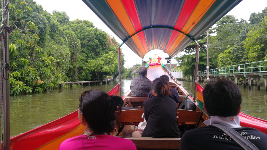 Long-tailed boat ride in Thonburi