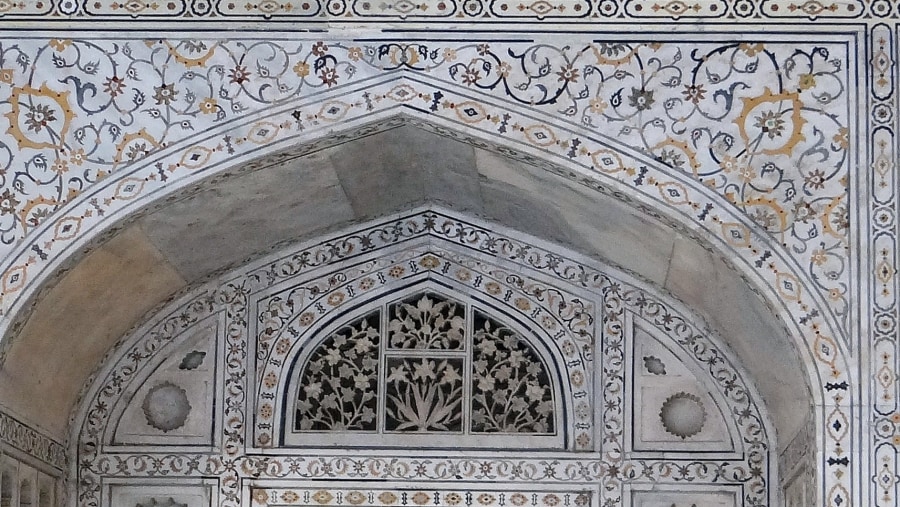 Intricate design on Taj Mahal