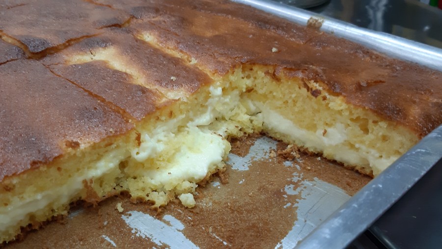 Broa de fuba com queijo do Comercial Sabiá