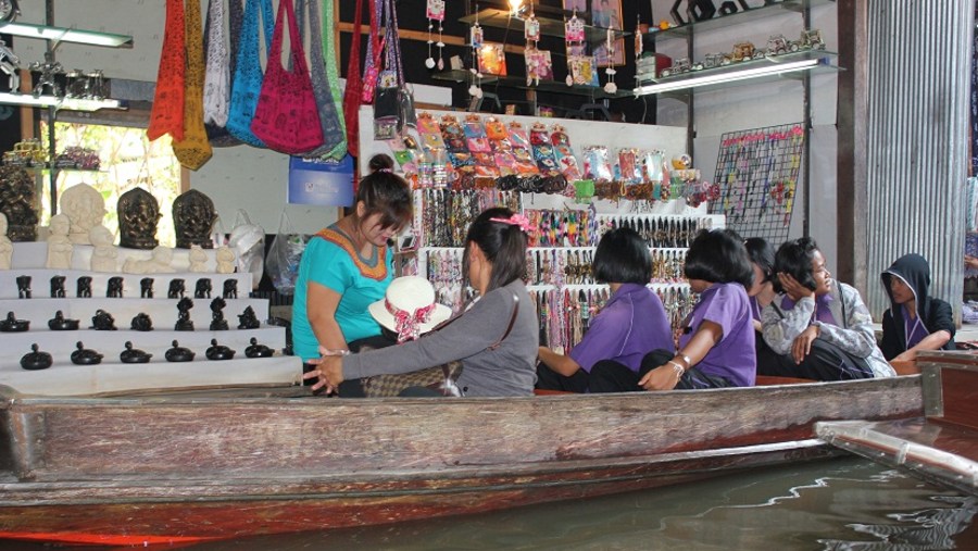 Damnoen Saduak Floating Market In Thailand