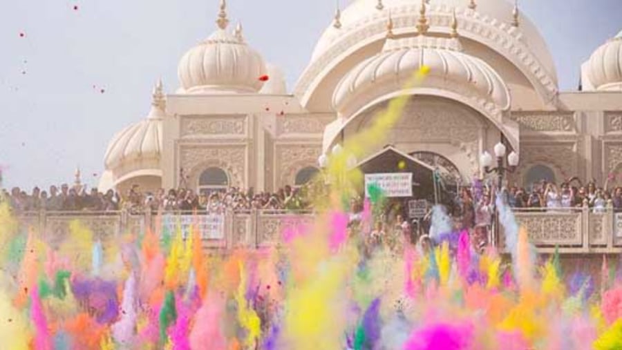 Celebrate the colourful Holi Festival in Jaipur, India