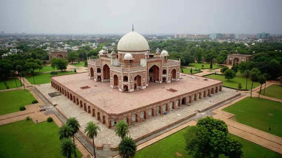 Pay a visit Humayun's Tomb in Agra, India