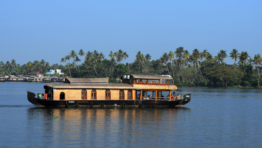 Houseboat Cruising on Vembanad Lake