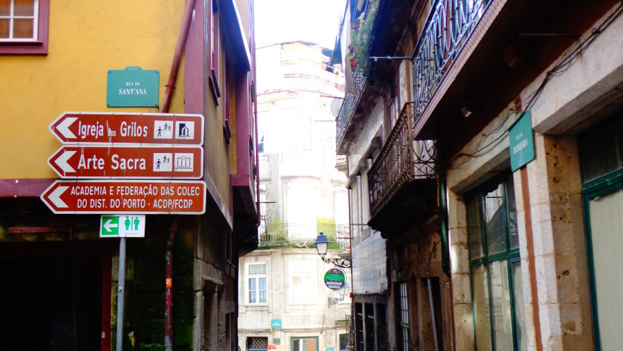 Explore the streets of Porto