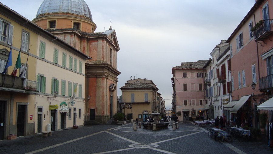 See the Splendid Piazza of Castel Gandolfo